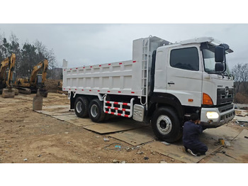 Самосвал камион HINO