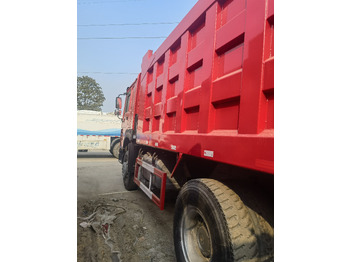 Самосвал камион SINOTRUK HOWO