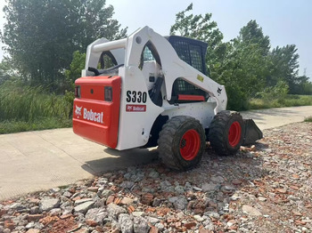 Мини челен товарач BOBCAT S330: снимка 2 Мини челен товарач BOBCAT S330: снимка 2