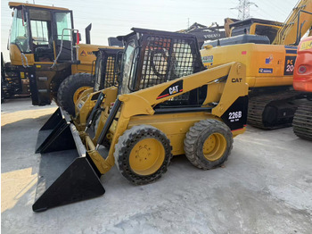 Мини челен товарач CATERPILLAR 226B