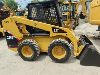 Мини челен товарач CATERPILLAR 226B