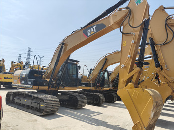 Верижен багер CATERPILLAR 320D2