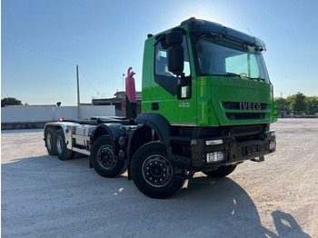 Мултилифт с кука камион IVECO TRAKKER 450 SCARRABILE: снимка 2