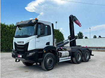 Мултилифт с кука камион IVECO Trakker