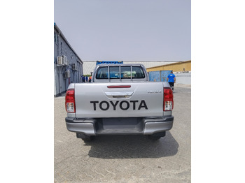 Нови Лек автомобил За превоз на тежка техника Toyota Hilux: снимка 2