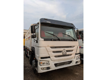 Самосвал камион SINOTRUK HOWO