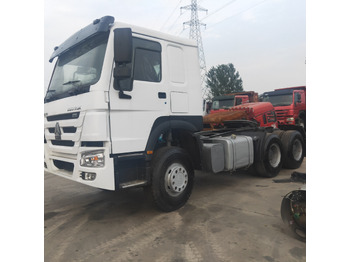 Влекач SINOTRUK HOWO