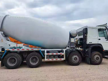 Нови Камион За превоз на цимент SINOTRUK Concrete Truck for Sale in Mali: снимка 2