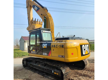 Верижен багер CATERPILLAR 323