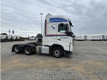 Влекач VOLVO FH 500