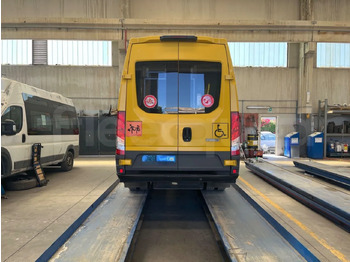 Училищен автобус Iveco Daily: снимка 5