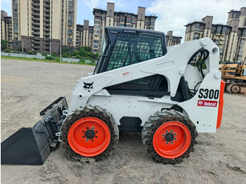 Мини челен товарач BOBCAT S300
