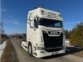 Влекач SCANIA R 520