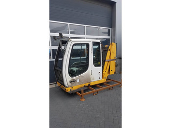 Кабина и интериор LIEBHERR