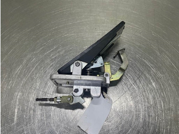 Кабина и интериор LIEBHERR