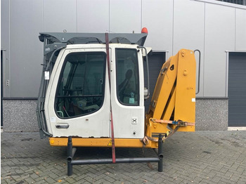 Кабина и интериор LIEBHERR