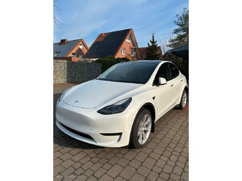 Седан TESLA