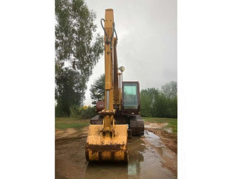 Колесен багер CASE