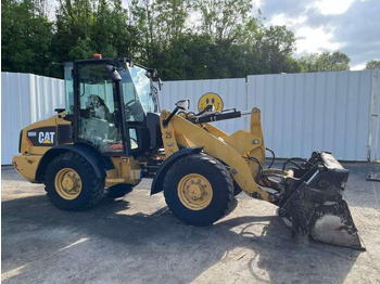 Колесен товарач CATERPILLAR 906H