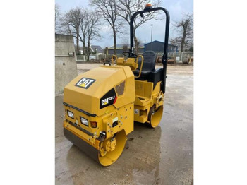 Пътен валяк CATERPILLAR