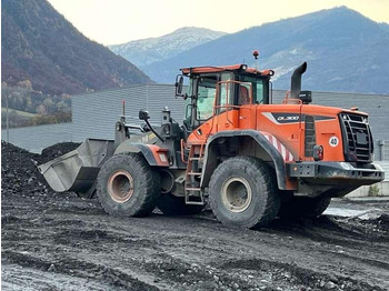 Колесен товарач DOOSAN DL300