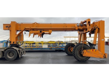 Пристанищно оборудване