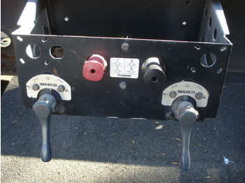 Лизинг на  Krone AZ 18 A Drehschemel Zwillingsbereift! Krone AZ 18 A Drehschemel Zwillingsbereift!: снимка 3