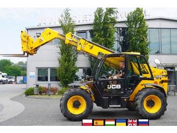 Телескопичен колесен товарач JCB