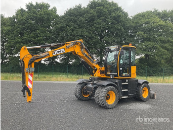Колесен багер JCB