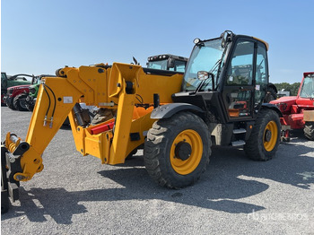 Телескопичен товарач JCB