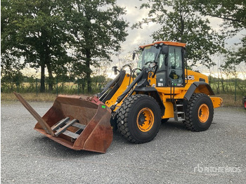 Колесен товарач JCB 437