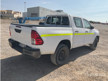 Пикап 2019 Toyota Hilux 4x4 Crew Cab Pickup: снимка 4