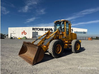 Колесен товарач JCB