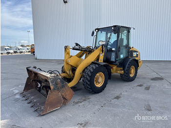 Колесен товарач CATERPILLAR 906H