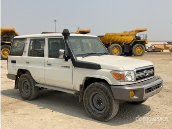 Джип TOYOTA Land Cruiser
