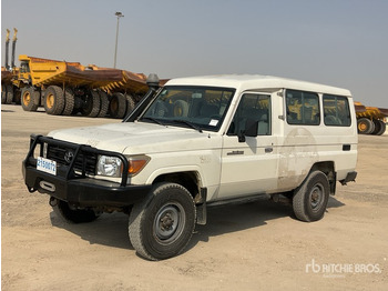 Джип TOYOTA Land Cruiser