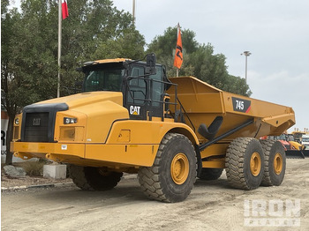 Съчленен самосвал CATERPILLAR 745