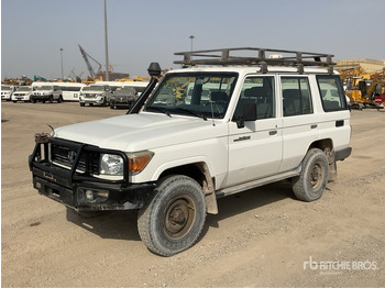Джип TOYOTA Land Cruiser