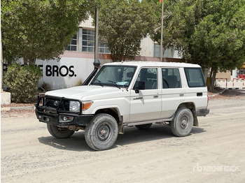 Джип TOYOTA Land Cruiser