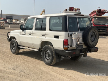 Джип 2021 Toyota Land Cruiser 76L 4x4 SUV: снимка 3