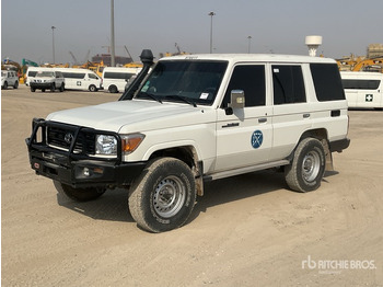 Джип TOYOTA Land Cruiser