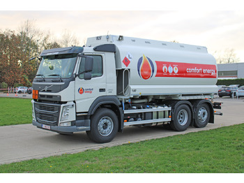 Камион цистерна VOLVO FM