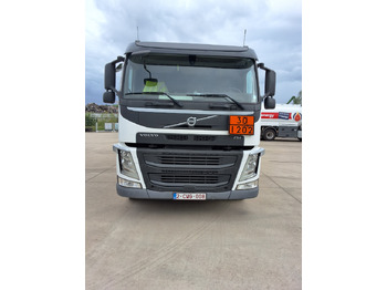 Камион цистерна VOLVO FM