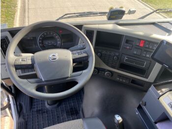 Interior photo 1: Камион цистерна VOLVO FM430HP