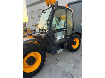 Телескопичен товарач JCB