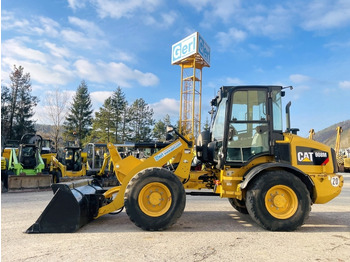 Колесен товарач CATERPILLAR 908M