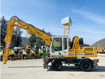 Багер за манипулиране на материали LIEBHERR A 904