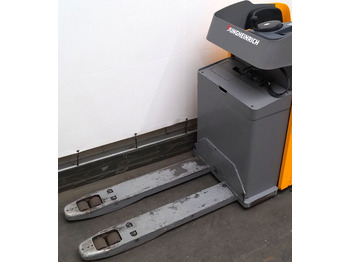 Палетна количка Jungheinrich ESE120: снимка 3