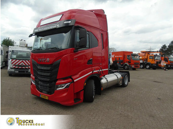 Влекач IVECO S-WAY