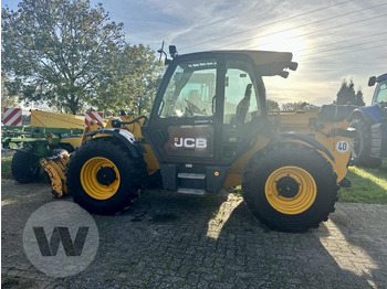 Телескопичен товарач JCB